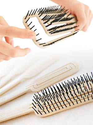 MAZE髮刷分三層結構，可逐層清潔。