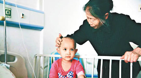 患癌老婦積極為白血病孫女籌醫藥費。（互聯網圖片）