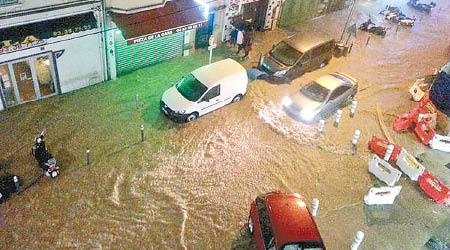 康城水浸情況嚴重。（互聯網圖片）
