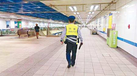 警方加強捷運站巡邏。