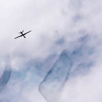 俄軍戰機非常接近美軍無人機。（俄羅斯國防部圖片）