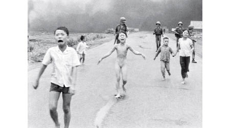 潘金福（前中）裸體逃生的一幕，成為越戰的經典場面。