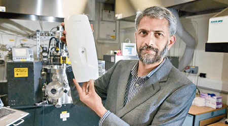 教授喬斯（Gin Jose）研發一種激光測血糖水平儀器。
