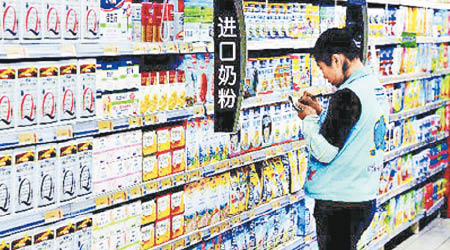 開放兩孩政策後，南韓奶粉廠紛紛計劃擴大對華出口。（資料圖片）