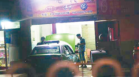 不少的士司機經熟人介紹，到寶安一汽車維修店裝「炸彈」。（互聯網圖片）