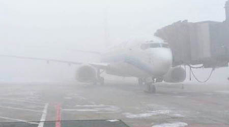哈爾濱機場能見度低，大量航班受影響延誤。（互聯網圖片）