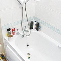馬菲斯在家中浴缸肢解沃茨。（英國警方圖片）