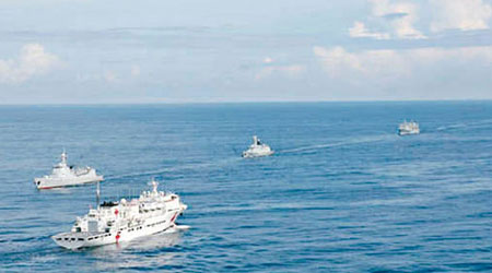 中國海軍前日在太平洋東部某海域進行演習。（互聯網圖片）