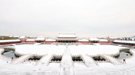 北京受暴雪吹襲，預計最低氣溫會降至零下十二度。（互聯網圖片）