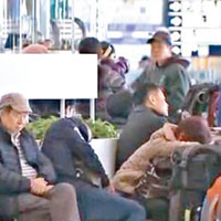 有旅客滯留在北京機場。（電視畫面）