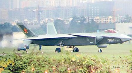 網傳殲20的2017號原型機早前在成都進行試飛。