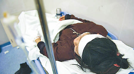 杜姓女事主受傷送院。（互聯網圖片）