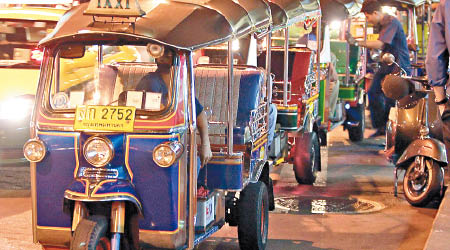 篤篤車是泰國主要交通工具。（資料圖片）