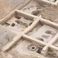 考古人員進行為期三個多月的考古發掘，共發現有灰坑、墓葬、陶窰等。（互聯網圖片）