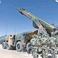 火箭軍在戈壁沙漠演習。（電視畫面）