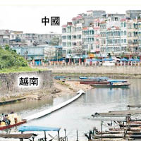 廣西東興市（右）與越南芒街市（左）僅一河之隔。