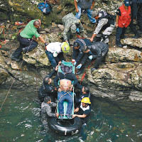 車上其中二十人死亡。