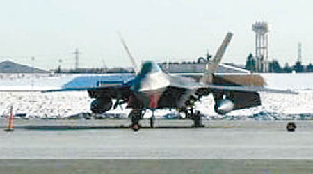 F22戰機抵達橫田基地。（互聯網圖片）