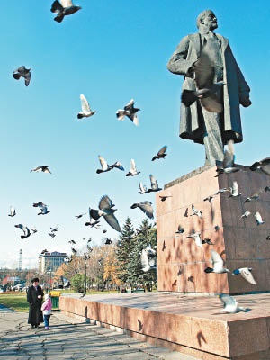 列寧地位崇高，雕像遍布俄羅斯。