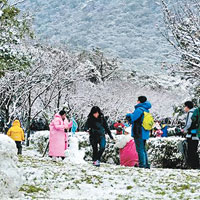 寒流日前席捲全台，陽明山等地下起雪來。（資料圖片）