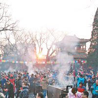 開寺僅個多小時，香客人流量已達八千。（互聯網圖片）