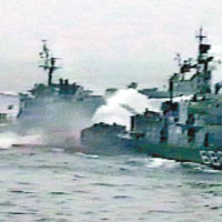 韓軍（左）及朝軍曾於1999年在黃海對峙。