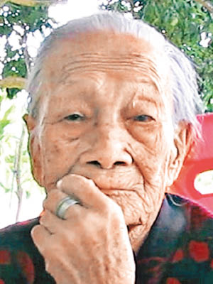 黃珍妹周日在家中逝世，享年一百零四歲。