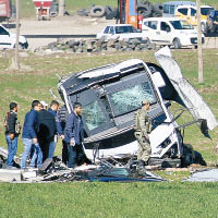 土耳其東南部有軍方車輛被炸毀。