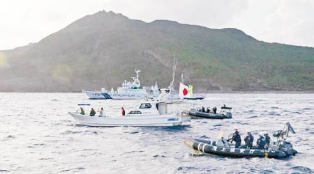 早年曾有日本右翼分子乘船登上釣魚島。（資料圖片）