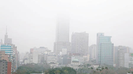 台灣前日受大霧天氣影響。（互聯網圖片）
