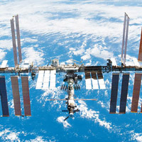 國際太空站（圖）是太空人的居所，自然就會產生垃圾。