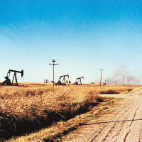 阿桑奇認為，竊聽乃為保護美國的石油公司利益。圖為美國油田。