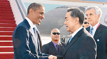 中國外長王毅（右）訪美與奧巴馬會談。（資料圖片）