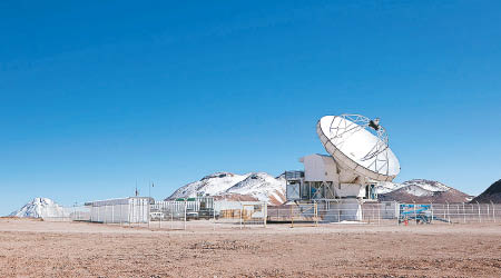 新銀河圖由智利阿塔卡馬沙漠的天文望遠鏡拍下。（歐洲南方天文台）