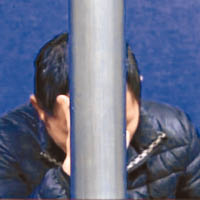 阿峰涉嫌聚眾淫亂被拘留。