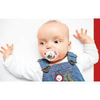 世衞強調，嬰兒使用橡膠奶嘴而患癌的風險較低。（互聯網圖片）