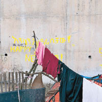 Banksy曾於法國加來難民營留下喬布斯的畫像。