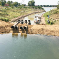 泰國安裝水泵抽調湄公河水。（泰國政府圖片）