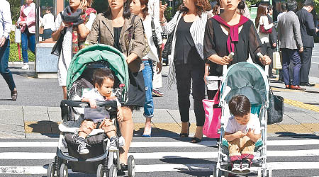 中國不少夫婦會在海外找尋代孕產子。（資料圖片）