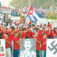 布殊政府加強制裁古巴，哈瓦那時有反美示威。