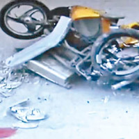 涉事的電單車嚴重損毀。