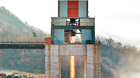 北韓聲稱成功測試洲際彈道導彈引擎，並由金正恩親自監控。