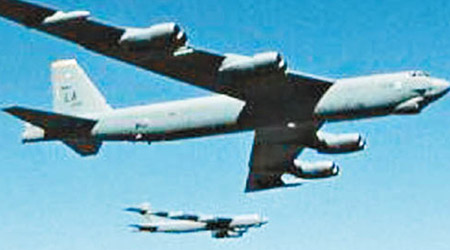 美軍部署於關島的B52轟炸機隨時可攻擊中國。（互聯網圖片）