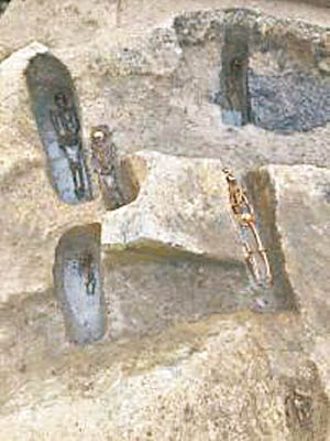 高山古城遺址掘出的史前墓地，人骨保存完好。
