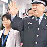 台灣代表團在大陸公安安排下，進入看守所。