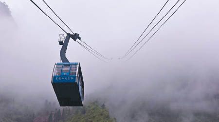 「武陵泰斗」索道纜車有「亞洲第一陡」的稱號。（互聯網圖片）