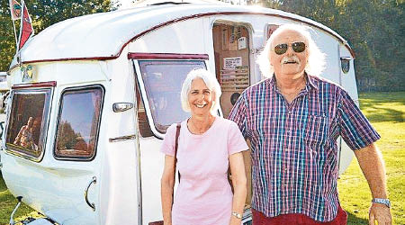 馬斯蘭夫婦對該輛老爺露營車情有獨鍾。（互聯網圖片）