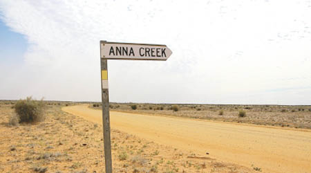 澳洲潔曼公司擁有全球大牧場Anna Creek。