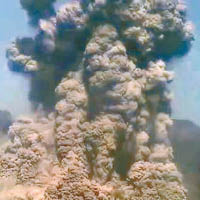 櫻島火山的火山灰噴至四千一百米高空。