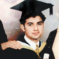 薩迪克汗畢業於北倫敦大學法律系。
